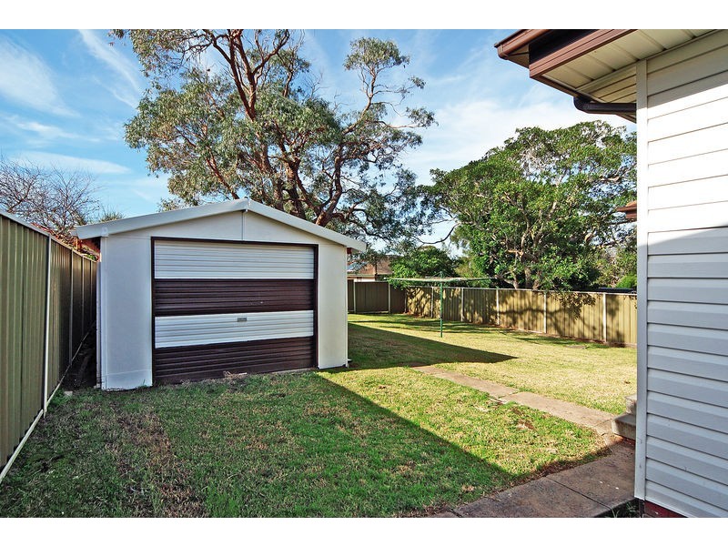 27 Booth Street, Warilla NSW 2528