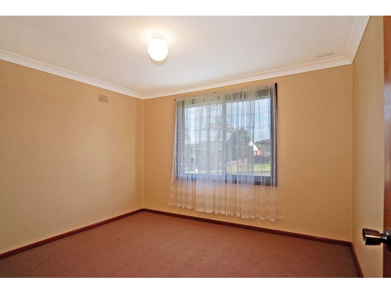 27 Booth Street, Warilla NSW 2528