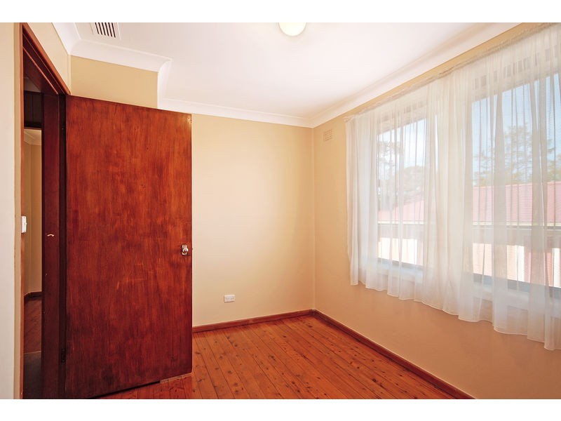 27 Booth Street, Warilla NSW 2528