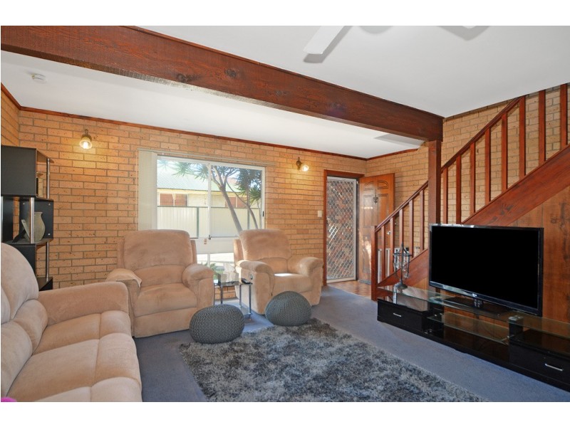 1/54 Peterborough Avenue, Lake Illawarra NSW 2528