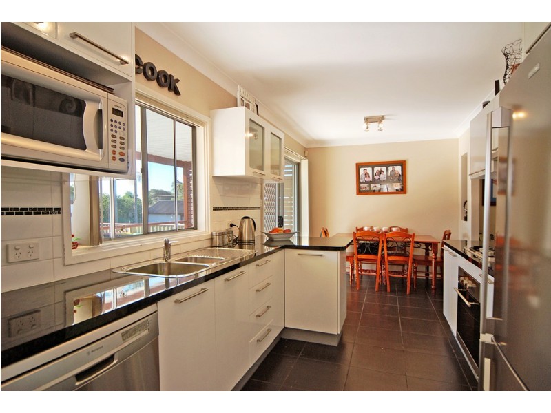 4 Carabeen Street, Barrack Heights NSW 2528