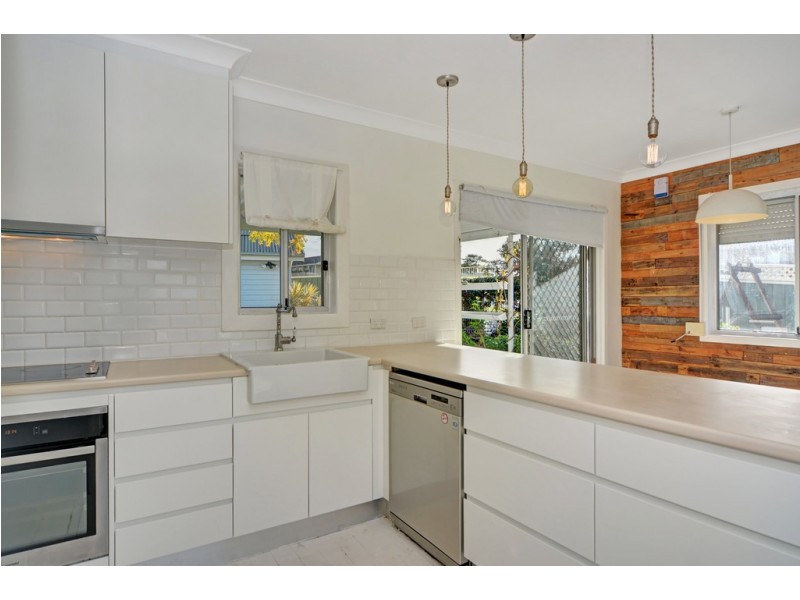 7 Albert Street, Lake Illawarra NSW 2528