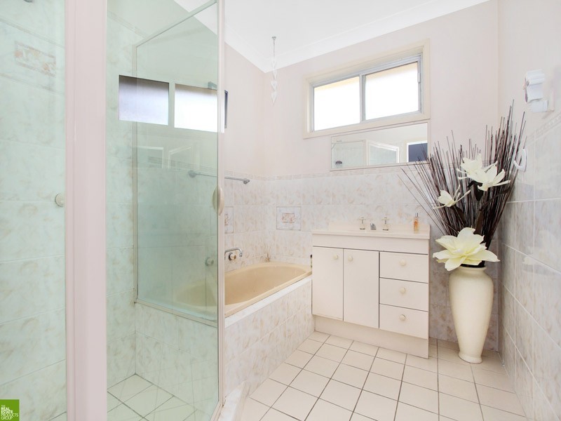 31 Day Street, Lake Illawarra NSW 2528