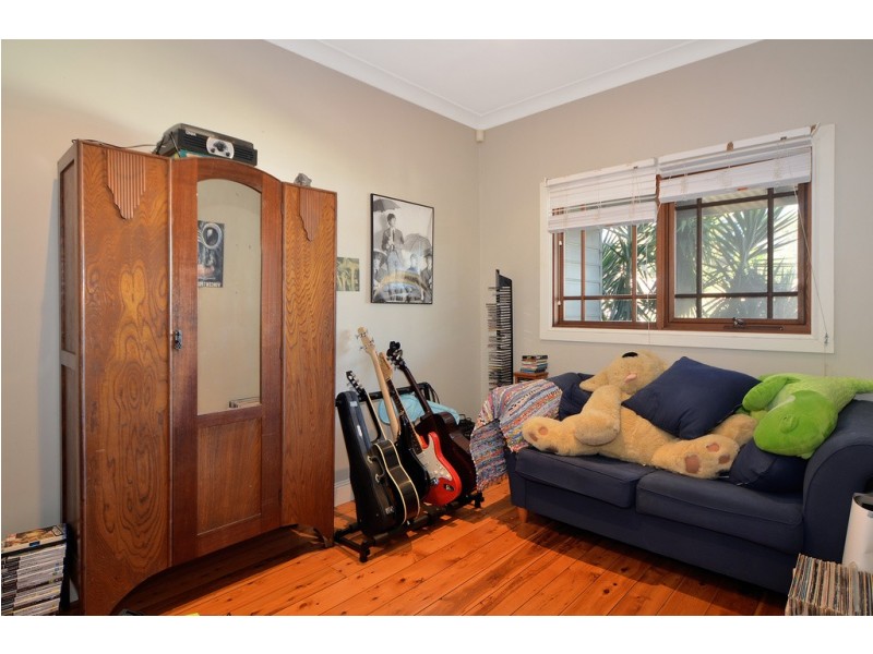 43 Woodford Avenue, Warilla NSW 2528