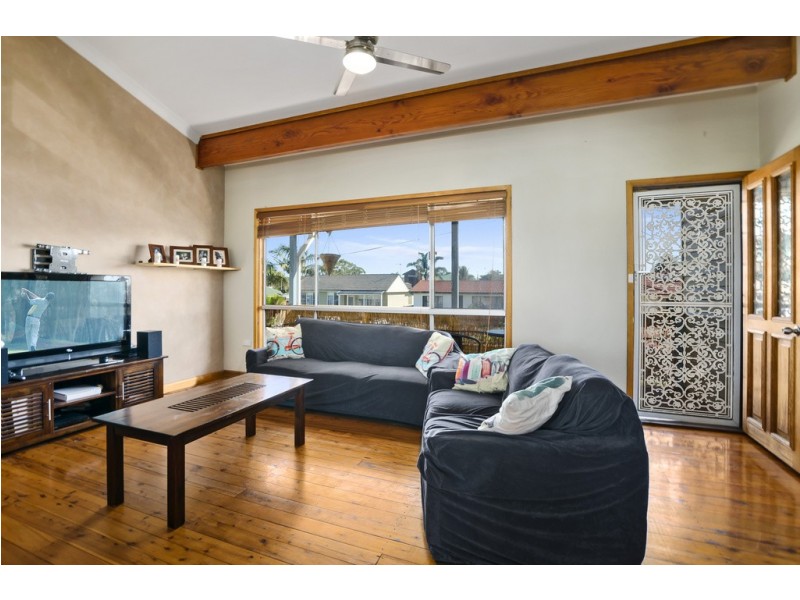 52 Woodford Avenue, Warilla NSW 2528