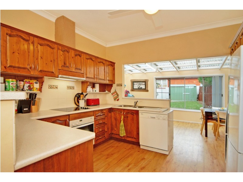 2 Bluebell Road, Barrack Heights NSW 2528