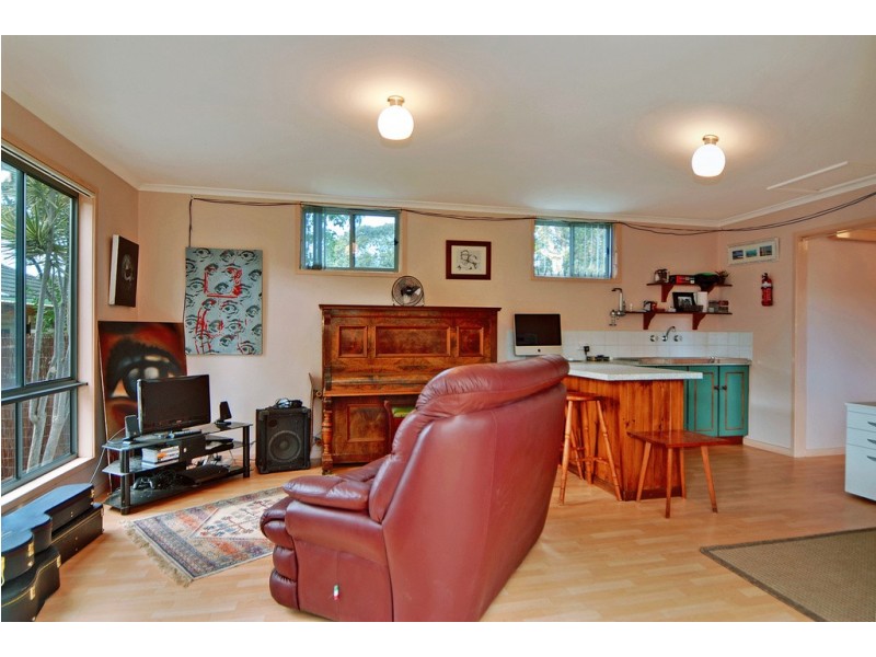 2 Bluebell Road, Barrack Heights NSW 2528