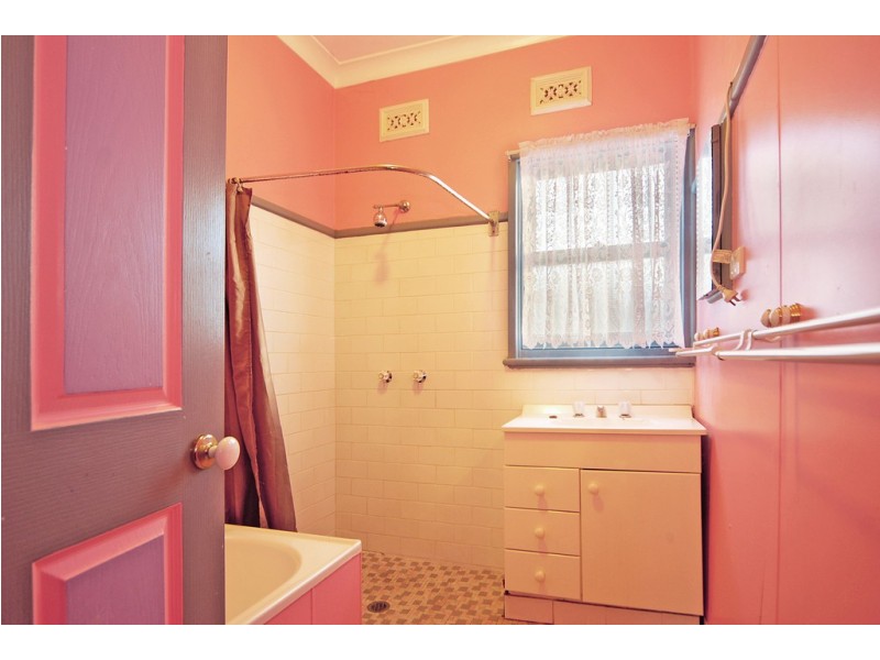 74 Leawarra Avenue, Barrack Heights NSW 2528