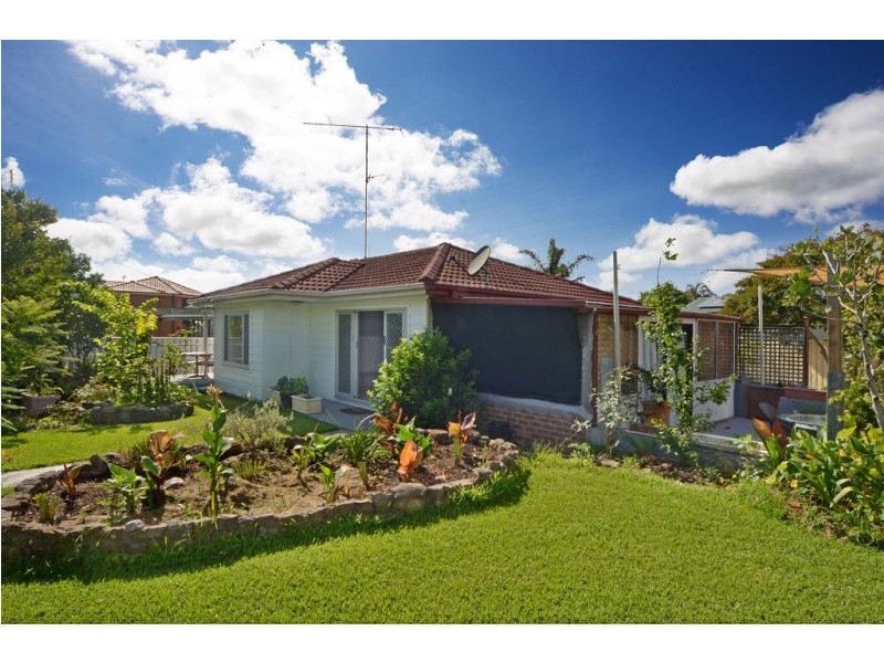 8 Barrack Avenue, Barrack Heights NSW 2528