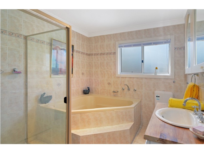 8 Barrack Avenue, Barrack Heights NSW 2528