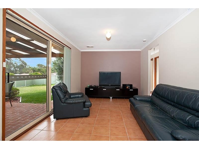 4 Normanby Place, Albion Park NSW 2527