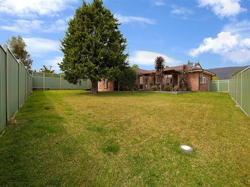 4 Normanby Place, Albion Park NSW 2527