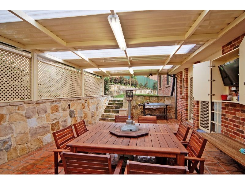 35 Valley Drive, Figtree NSW 2525