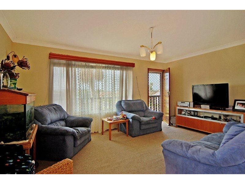 9 Woodford Avenue, Warilla NSW 2528