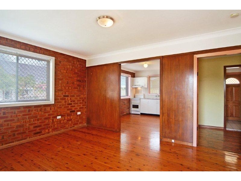 9 Woodford Avenue, Warilla NSW 2528