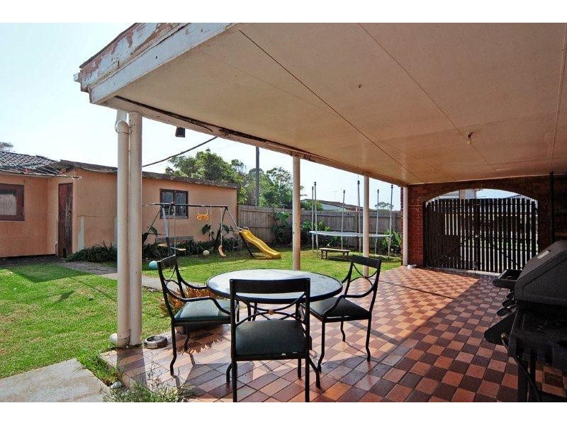 9 Woodford Avenue, Warilla NSW 2528