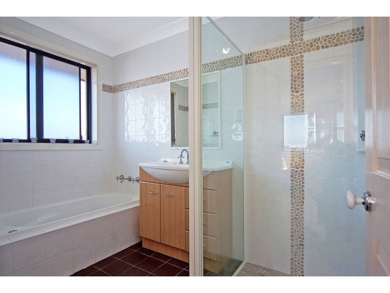 2/42 Seymour Drive, Flinders NSW 2529