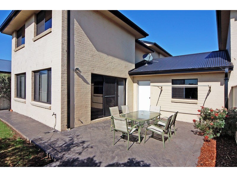 2/42 Seymour Drive, Flinders NSW 2529