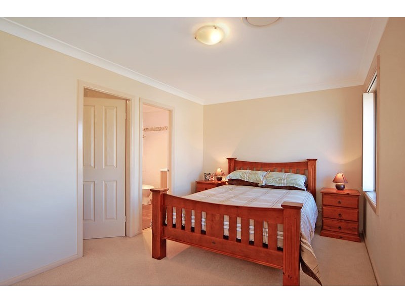 2/42 Seymour Drive, Flinders NSW 2529