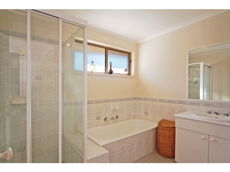 90 Osborne Parade, Warilla NSW 2528
