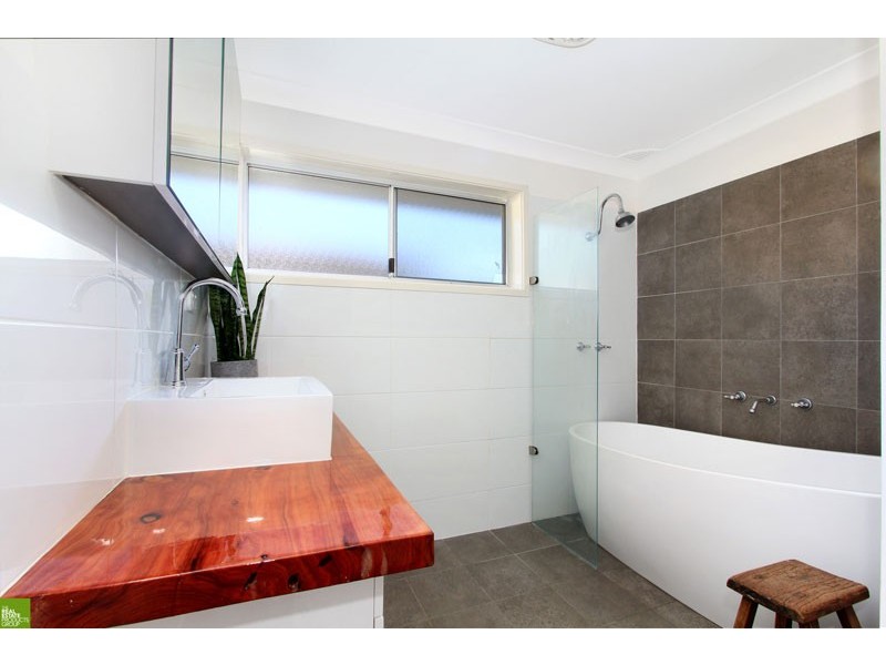 147 Lake Entrance Road, Barrack Heights NSW 2528