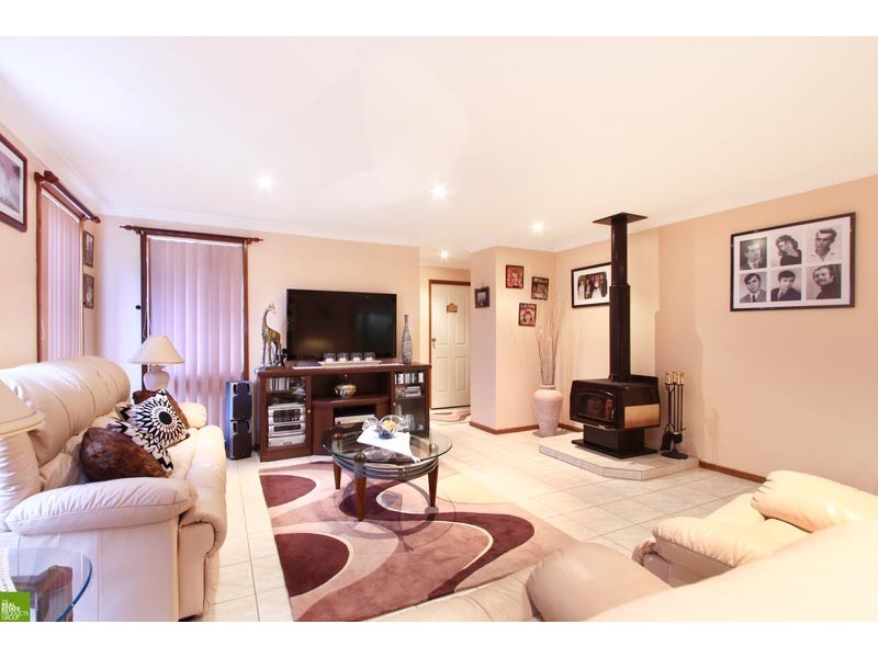 4 Summerfield Place, Barrack Heights NSW 2528