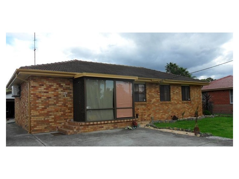 70 Benaud Crescent, Warilla NSW 2528