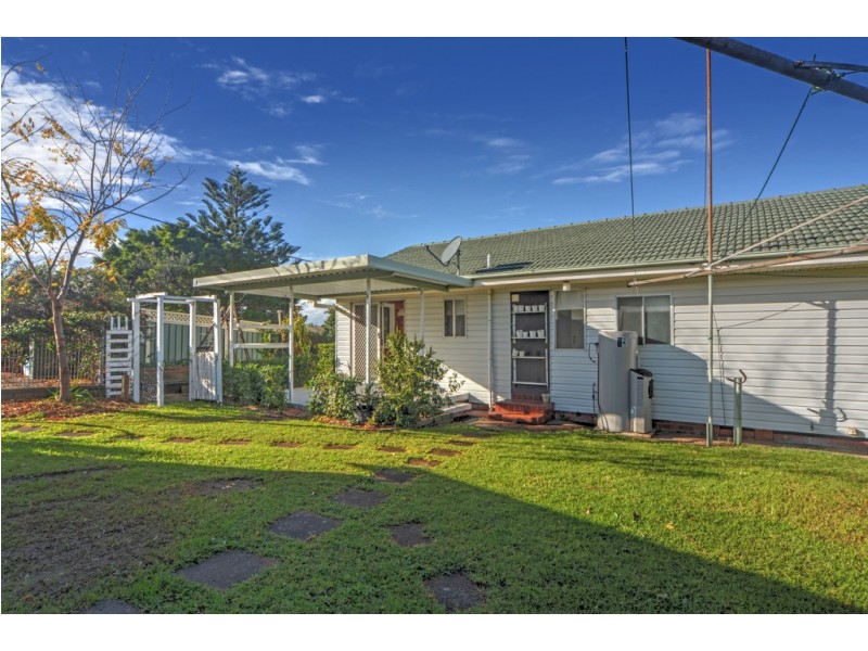 7 Albert Street, Lake Illawarra NSW 2528
