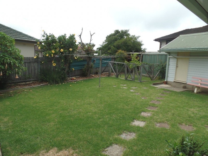 7 Albert Street, Lake Illawarra NSW 2528