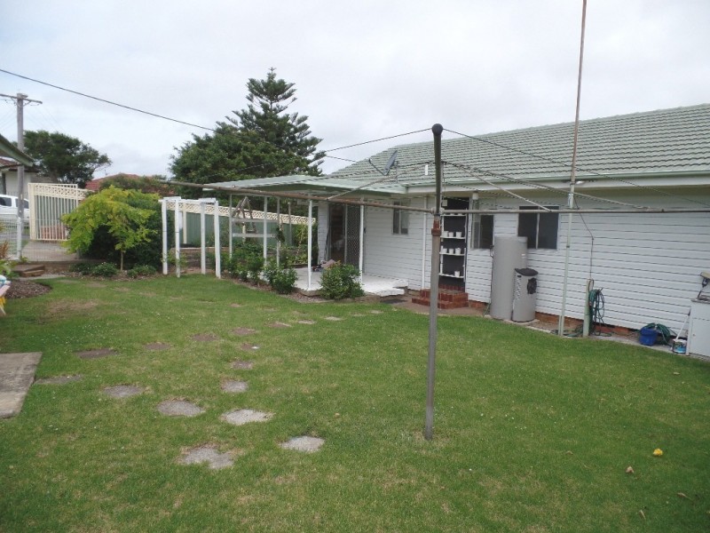 7 Albert Street, Lake Illawarra NSW 2528
