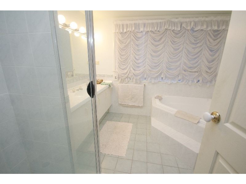 18 Kialoa Circuit, Shell Cove NSW 2529