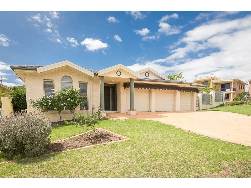 2 Lord Howe Avenue, Shell Cove NSW 2529