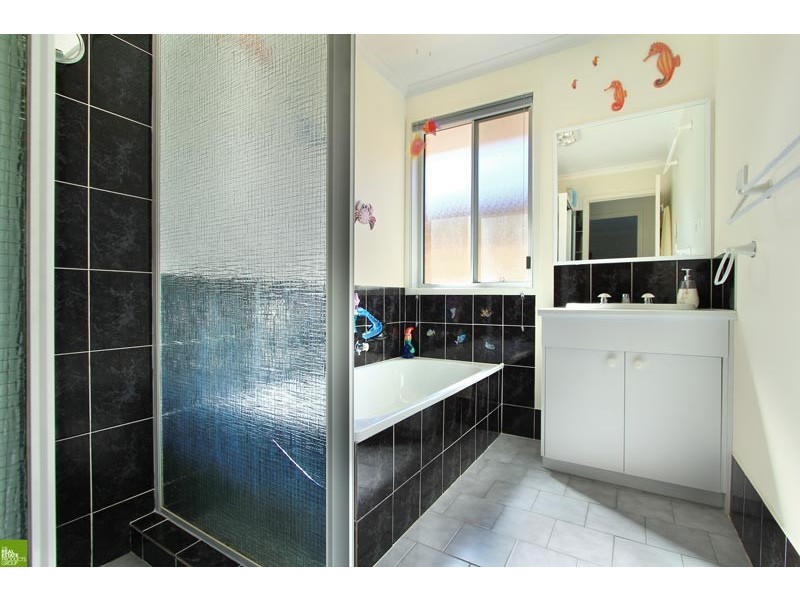 12 Derwent Place, Albion Park NSW 2527