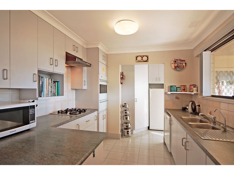 10 Lawrence Avenue, Mount Warrigal NSW 2528