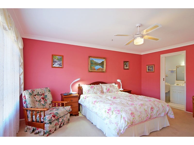 10 Lawrence Avenue, Mount Warrigal NSW 2528