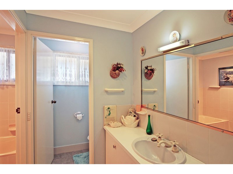 10 Lawrence Avenue, Mount Warrigal NSW 2528