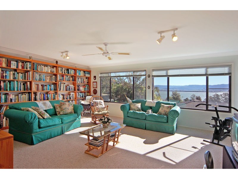 10 Lawrence Avenue, Mount Warrigal NSW 2528