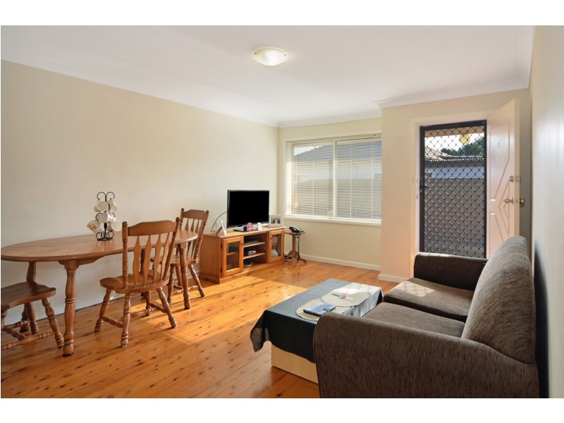 2/57 Lake Entrance Road, Warilla NSW 2528