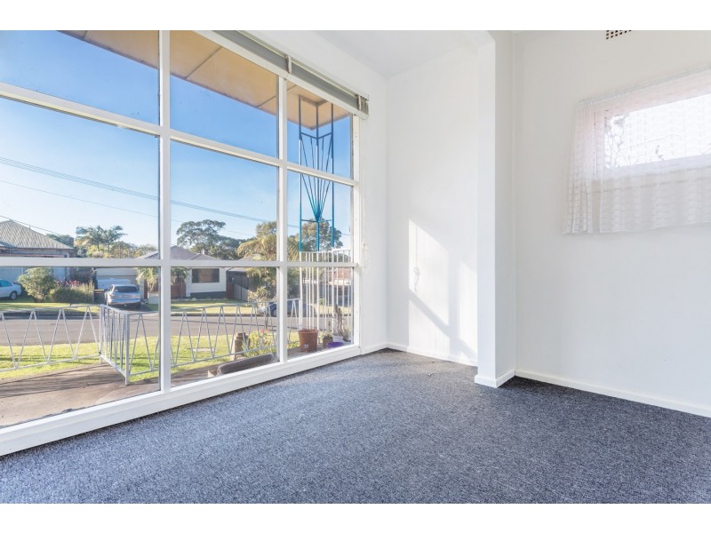6 Grasmere Street, Mount Saint Thomas NSW 2500