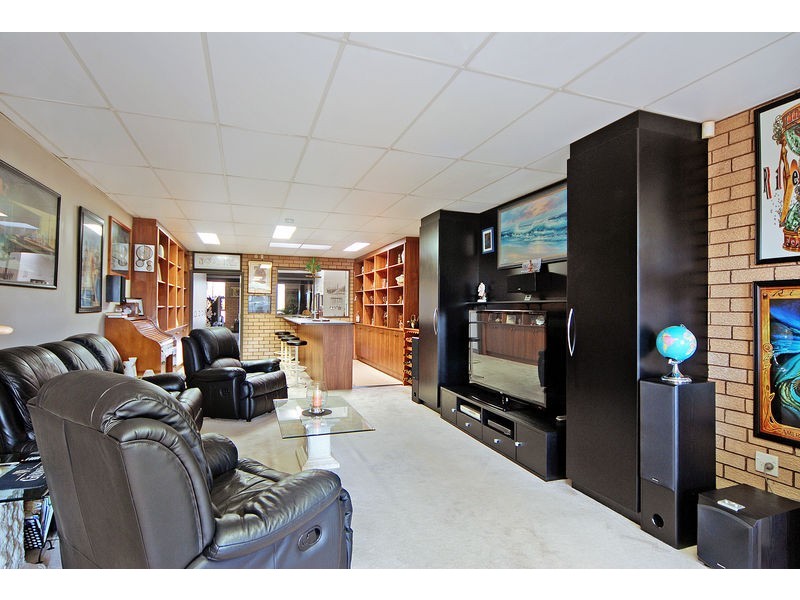 50 Central Avenue, Oak Flats NSW 2529