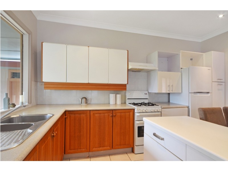 15 Edward Street, Barrack Heights NSW 2528