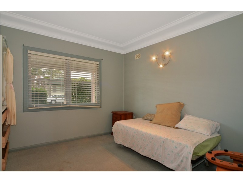 15 Edward Street, Barrack Heights NSW 2528