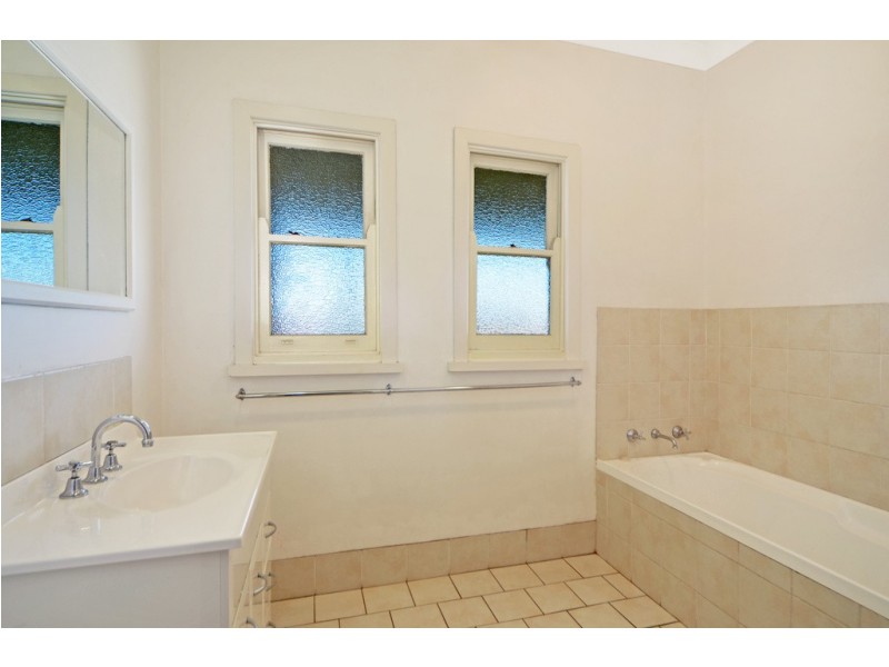 17 Minnegang Street, Warrawong NSW 2502