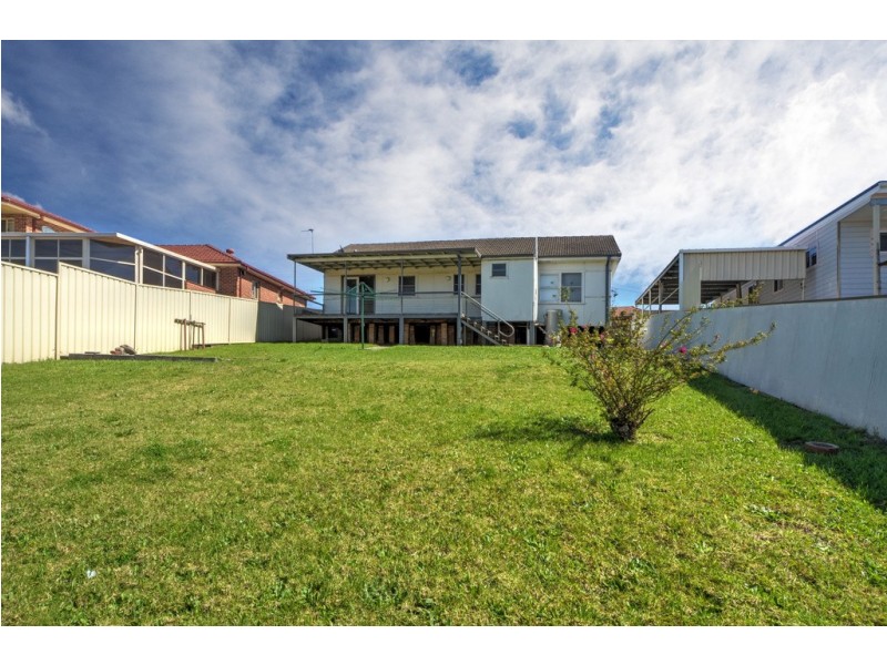 17 Minnegang Street, Warrawong NSW 2502