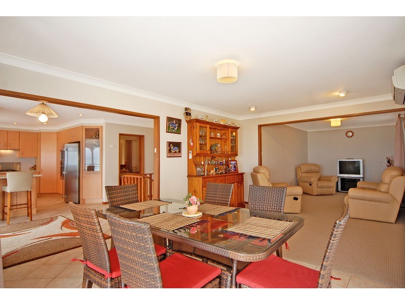 16 Little Lake Crescent, Warilla NSW 2528