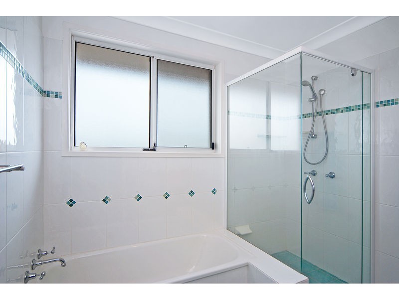 16 Little Lake Crescent, Warilla NSW 2528