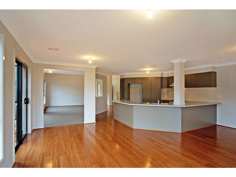 6 Bower Place, Albion Park NSW 2527