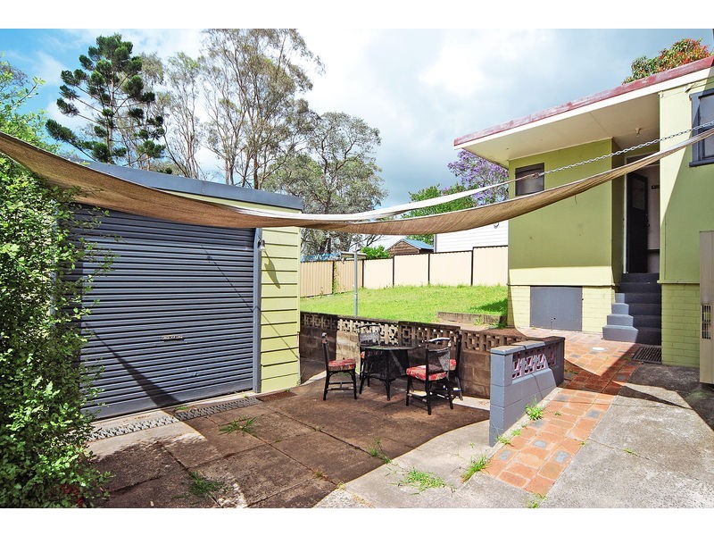 37 Blackman Parade, Unanderra NSW 2526