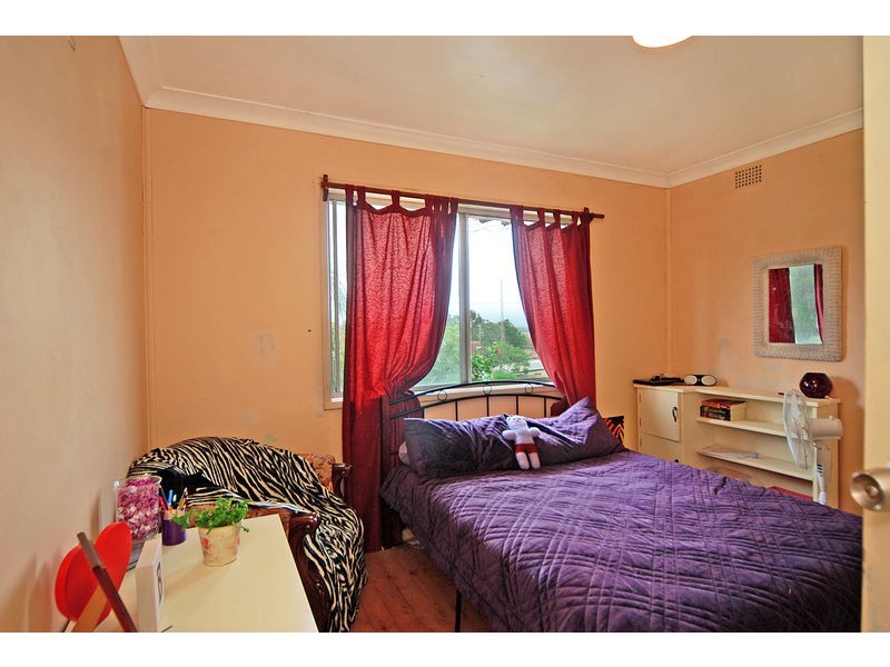 9 Middlesex Street, Berkeley NSW 2506
