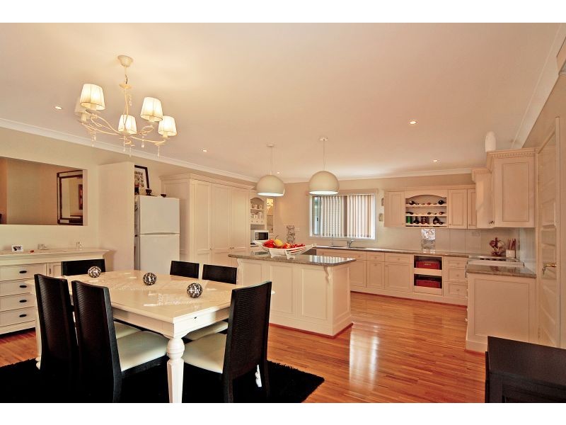 10 Brookfield Avenue, Warilla NSW 2528